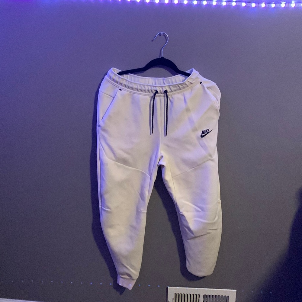 White Nike Tech Fleece Joggers| Small| Men
